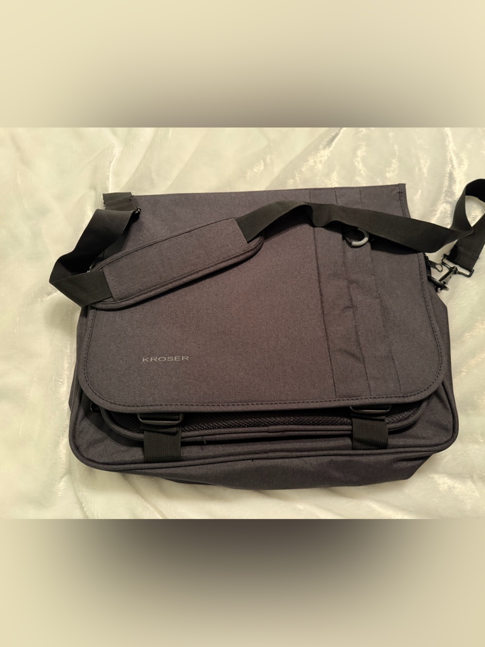 KROSER Black RFID Laptop Messenger Bag for Women - Picture 2 of 8
